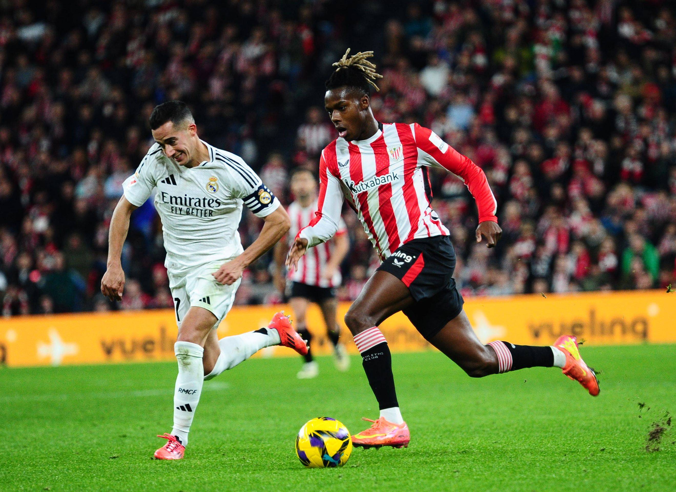 拜仁莱万梅开二度战胜门兴