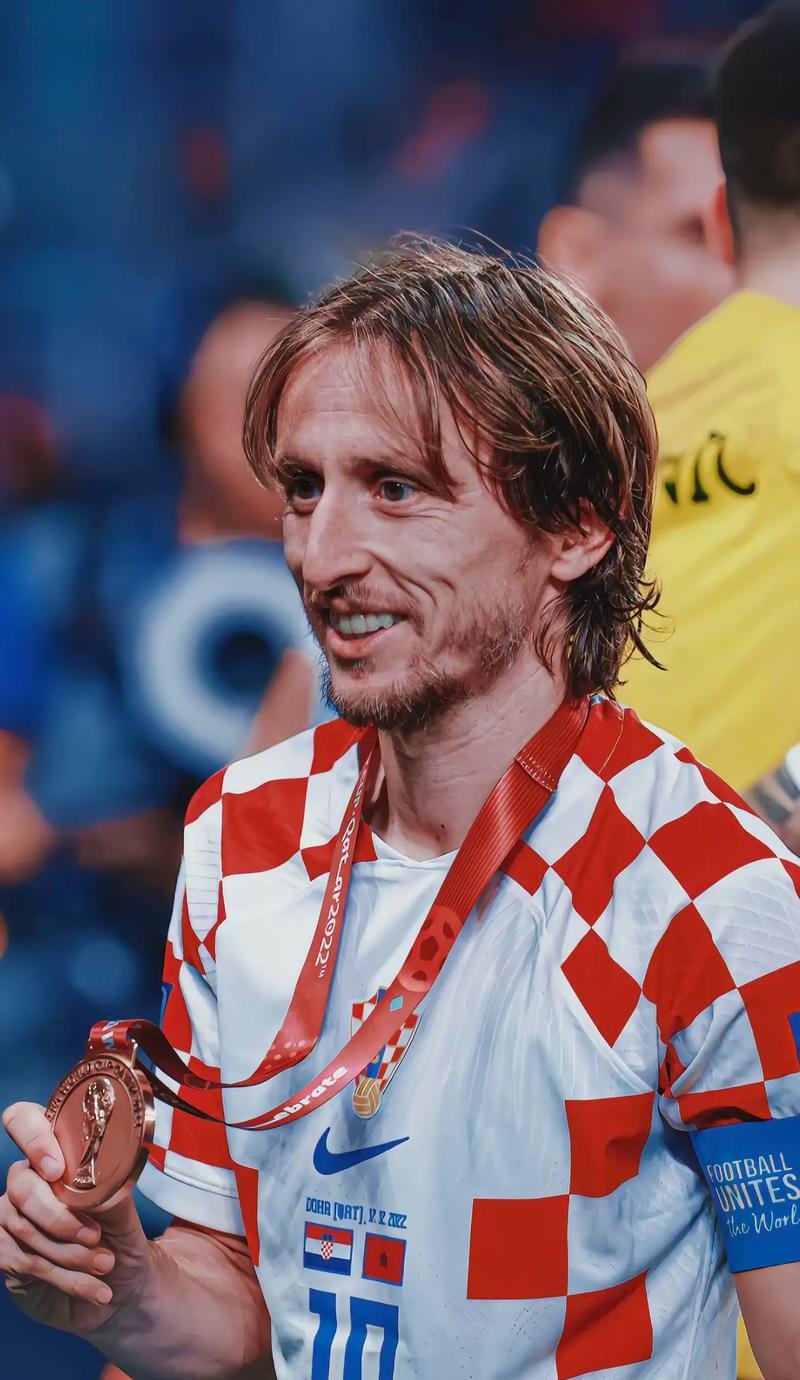 欧冠积分榜分析：小组晋级形势紧张,