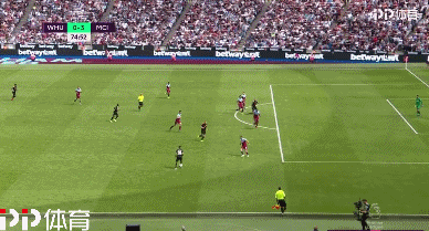 22岁巴西大中锋13场11球异军突起，安帅获完美拼图