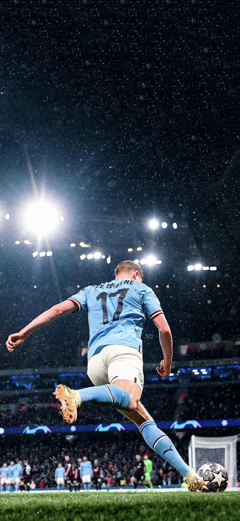 足球巴萨后防大将伤缺四周，主帅表情凝重