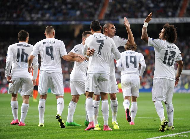 英超战报：B费2射1传，姆伯莫破门，曼联4-1狼队