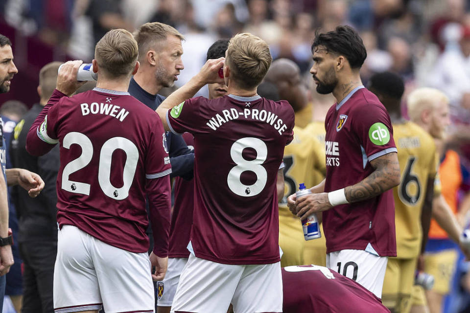 颜骏凌晒自己和范德萨的合影：这一切都是值得的❤