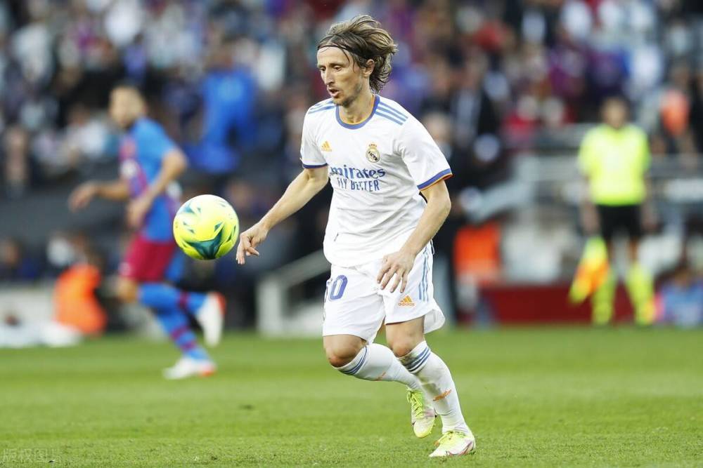 夺冠功臣！莱奥轰入21球，成鹿岛近17年来首位日职联金靴