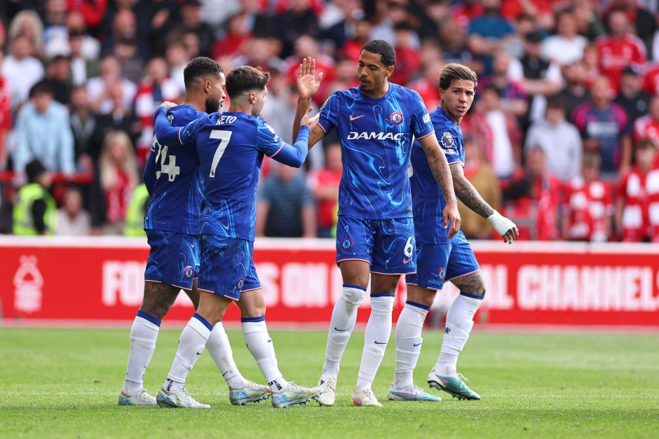 里夫斯成湖人队史第3位单场40+5+10+5三分的球员