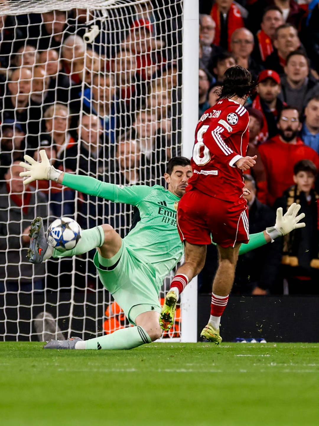 曼联错失良机，西汉姆联打击与英超联赛影响