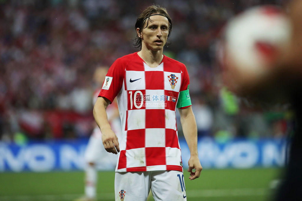 ATP总决赛第5日综述：阿卡3连胜锁定年终第一，德米纳尔赢球晋级